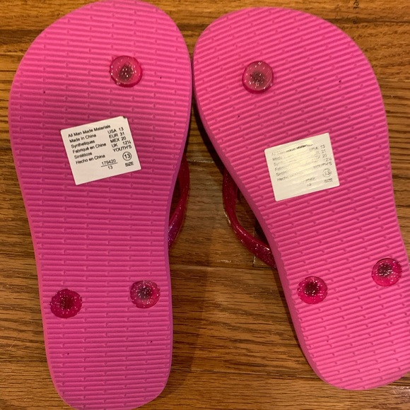 Girls size 13 flip flops - Picture 3 of 3